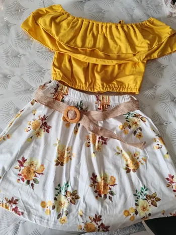 Ensemble jupe + haut + ceinture 8 ans