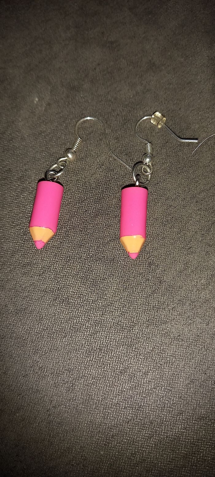 Boucle d'oreille crayon rose - photo numéro 2