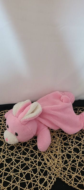 doudou lapin rose range pyjama