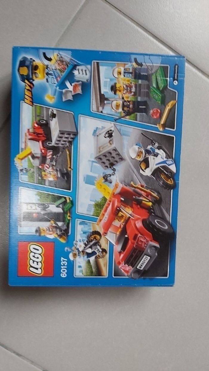 La poursuite du braquer Lego city 60137 - photo numéro 2