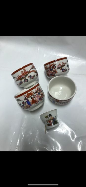 Lot de petits bols à sauce