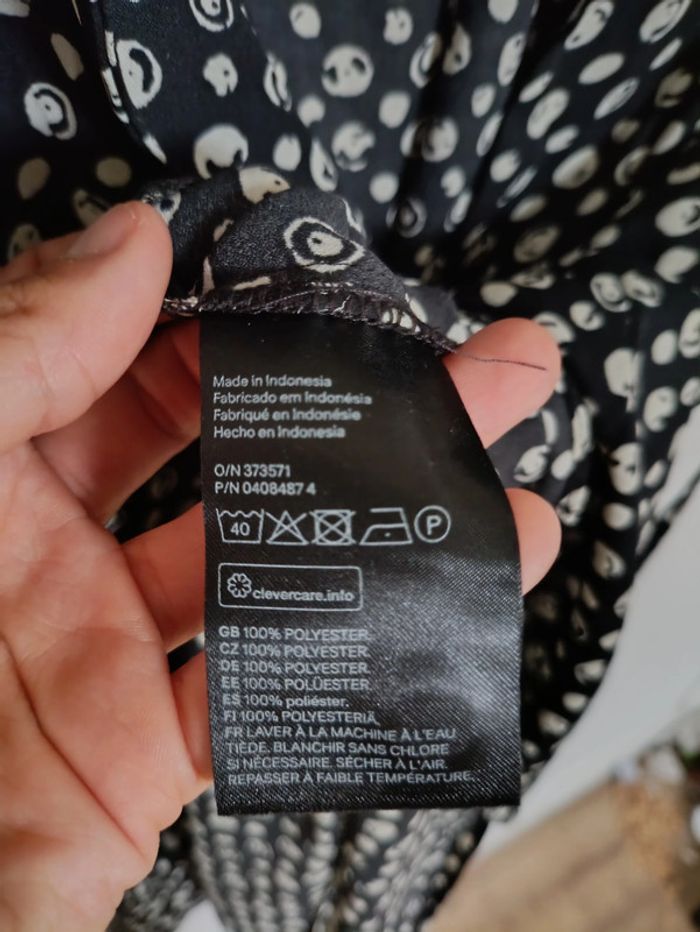 Blouse noire à motifs ronds blancs H&M vintage - photo numéro 3