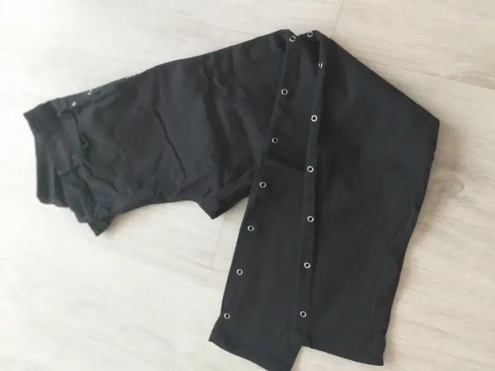 Jeans a rivets