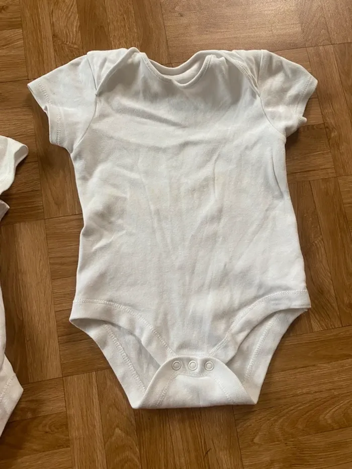 Lot de 2 body à manches courtes blanc taille 12/18 mois Primark - photo numéro 3