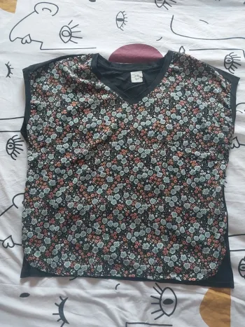 Tee-shirt fleuri t.44