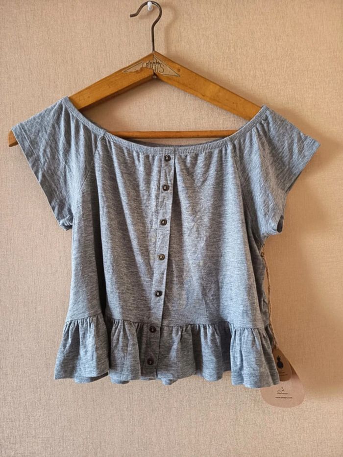 Crop top. Marque pick up a pineapple. (901)