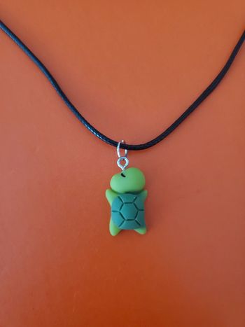 🔆 Collier noir avec tortue verte