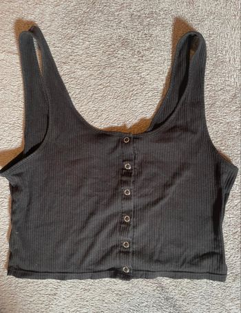 top court noir à boutons - taille M. chic, basique et tendance