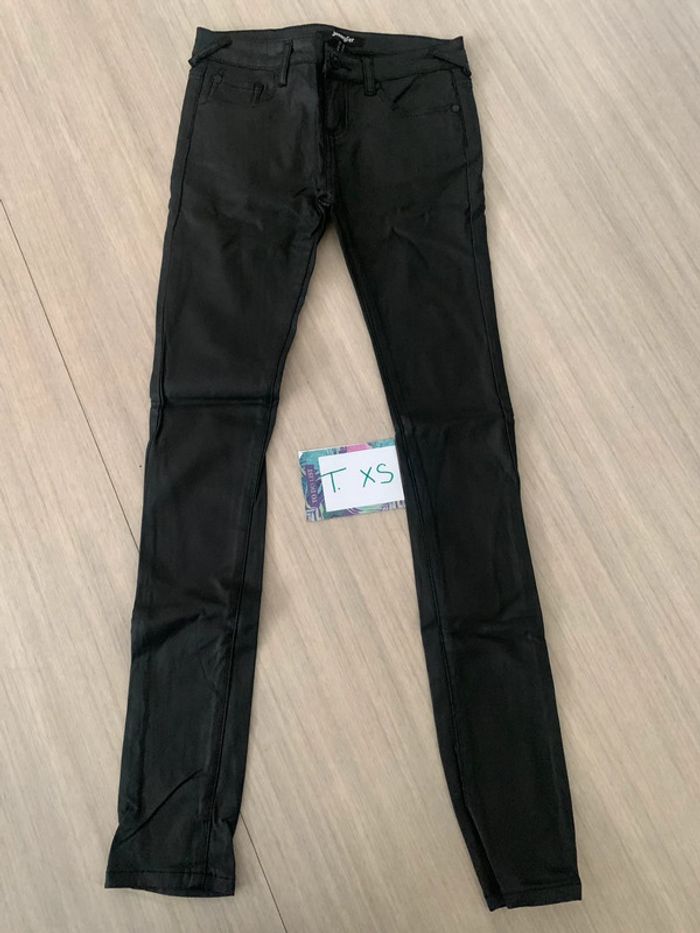 Pantalon noir Jennyfer