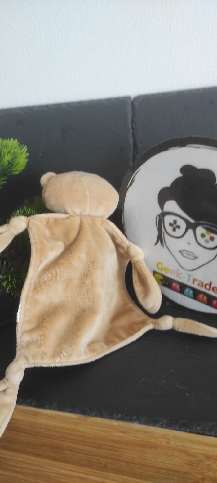 doudou édition Les quatres fleuves ours marron beige plat noeud carré grelot - photo numéro 2