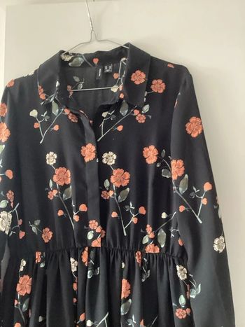 Mooi zwart kleedje met bloemen motief