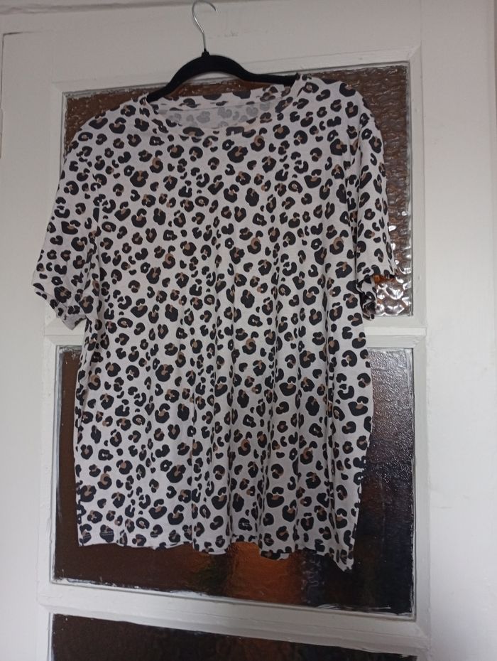 T-shirt motifs blanc, noir et marron – Taille XL – Marque Tex