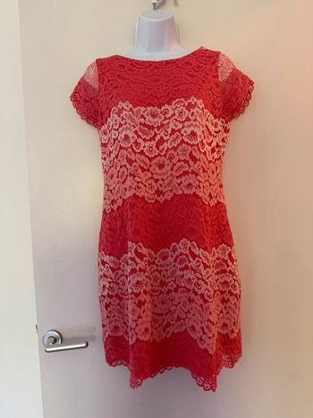 Robe dentelle fleurie rose cache cache