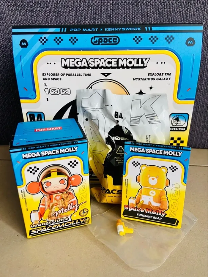 Pop Mart Mega Space Molly 100% Series 4 - Funshine Bear