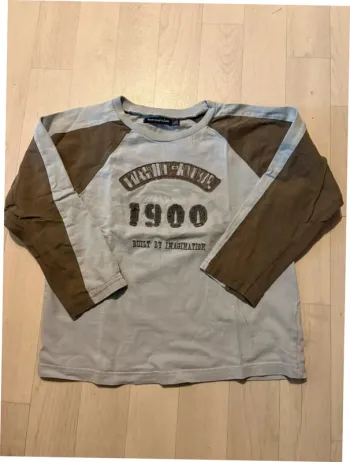T-shirt manches longues 6 ans tout compte fait, bleu clair et kaki très bon état