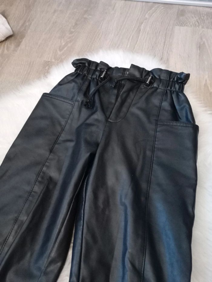 Pantalon simili cuir Zara fille noir 6 ans + gilet Okaïdi en cadeau - photo numéro 12