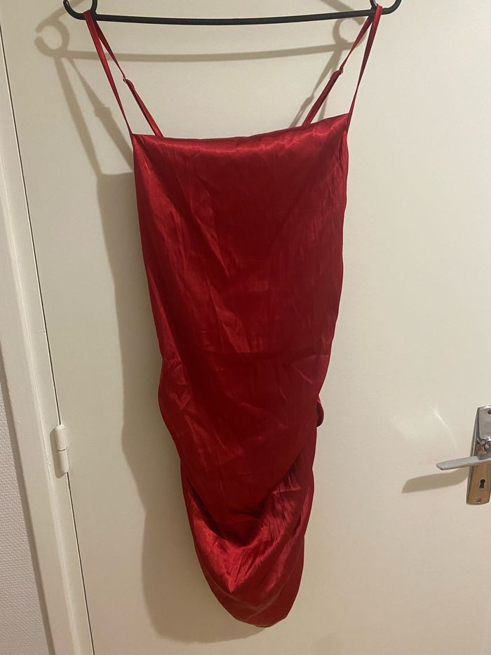 Robe de soirée rouge - photo numéro 2