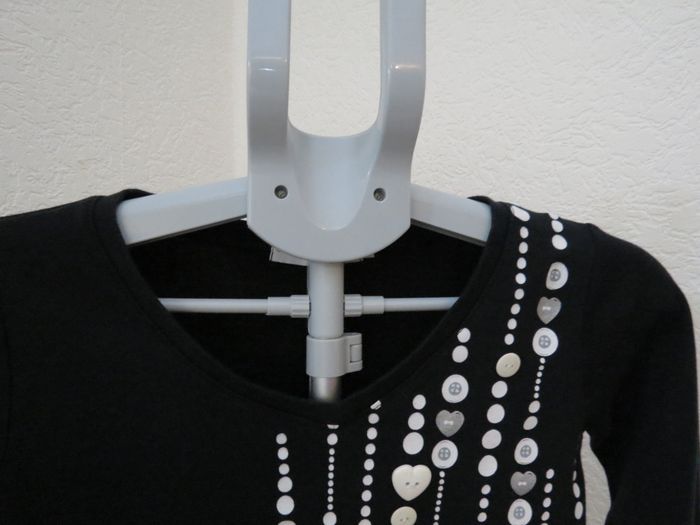 Top noir Cache Cache – détails bijoux & boutons cœur🩶 - photo numéro 5