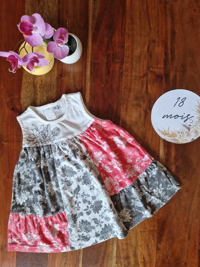 Robe courte légère avec broderie fleur 18 mois
