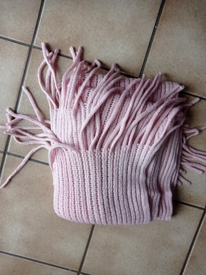 Écharpe rose pâle pour femme - photo numéro 4