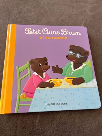 Livre petit ours brun et sa mamie