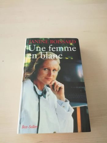 Livre Roman (une femme en blanc)