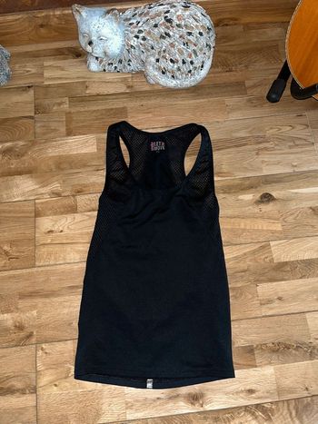 Top de sport noir undiz très bon état xs
