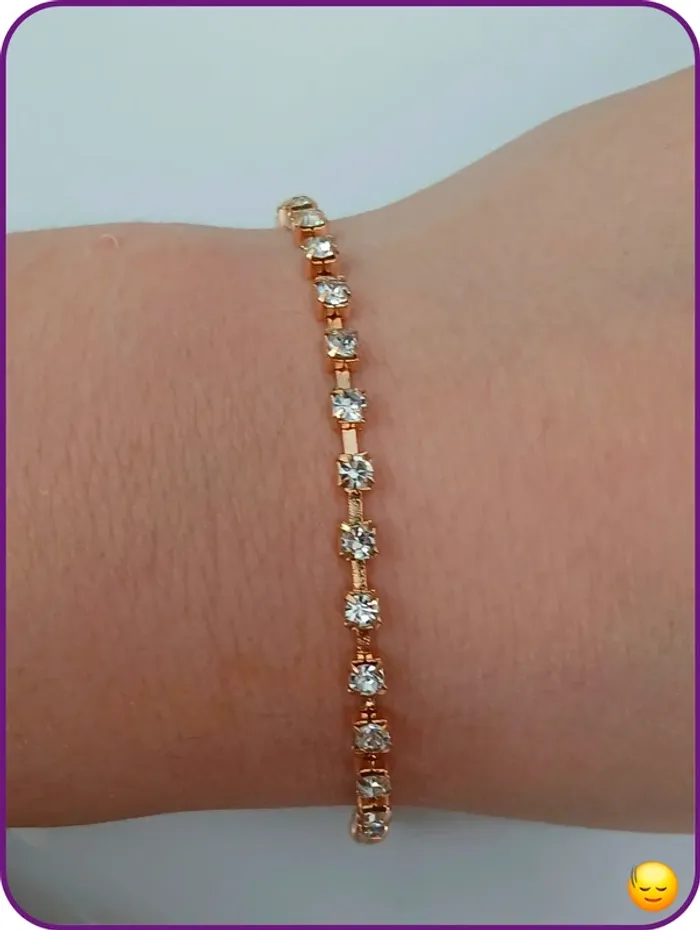 bracelet doré avec strass -look chic et stylé