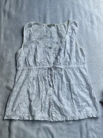 Petite blouse sans manche