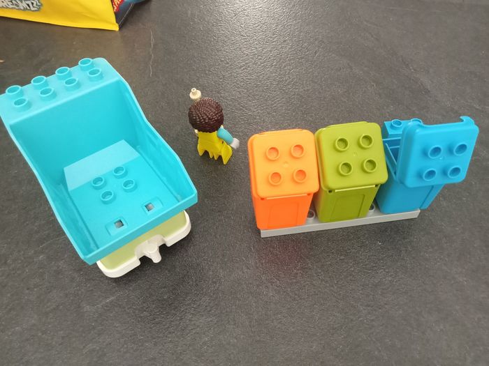 Lego Duplo camion de recyclage - photo numéro 2
