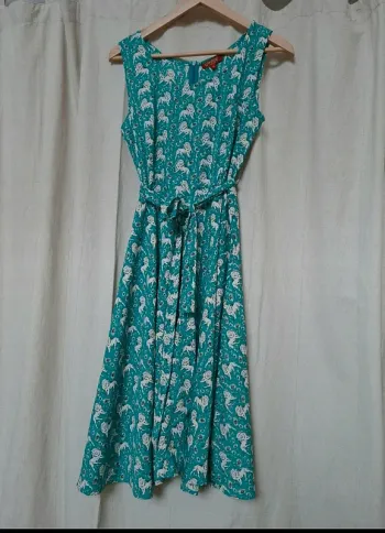 Robe fluide verte à motifs animal  38