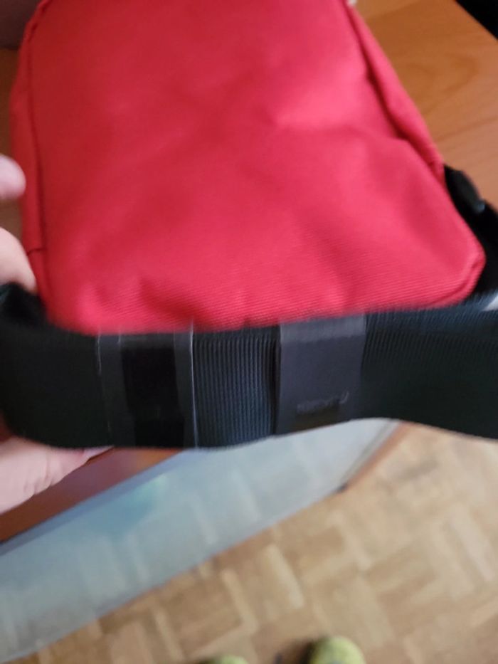 Pochette chevignon rouge. Neuve - photo numéro 3