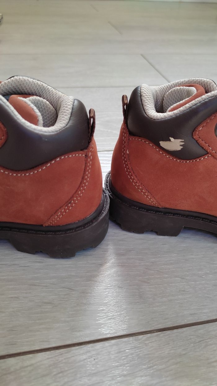 Chaussures de randonnée Aigle cuir neuves taille 24 - photo numéro 5