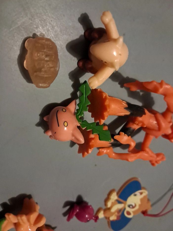 Petit lot de figurines pokemon et les 4 autres je ne sais pas - photo numéro 3
