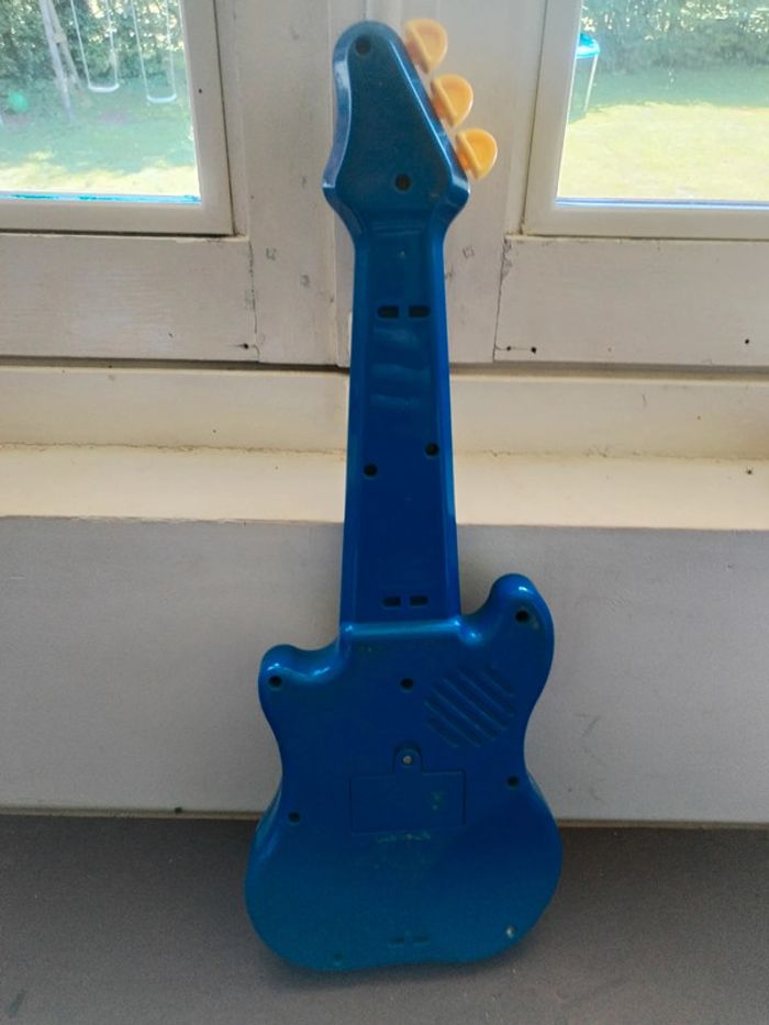 Guitare lumineuse et musicale - photo numéro 2