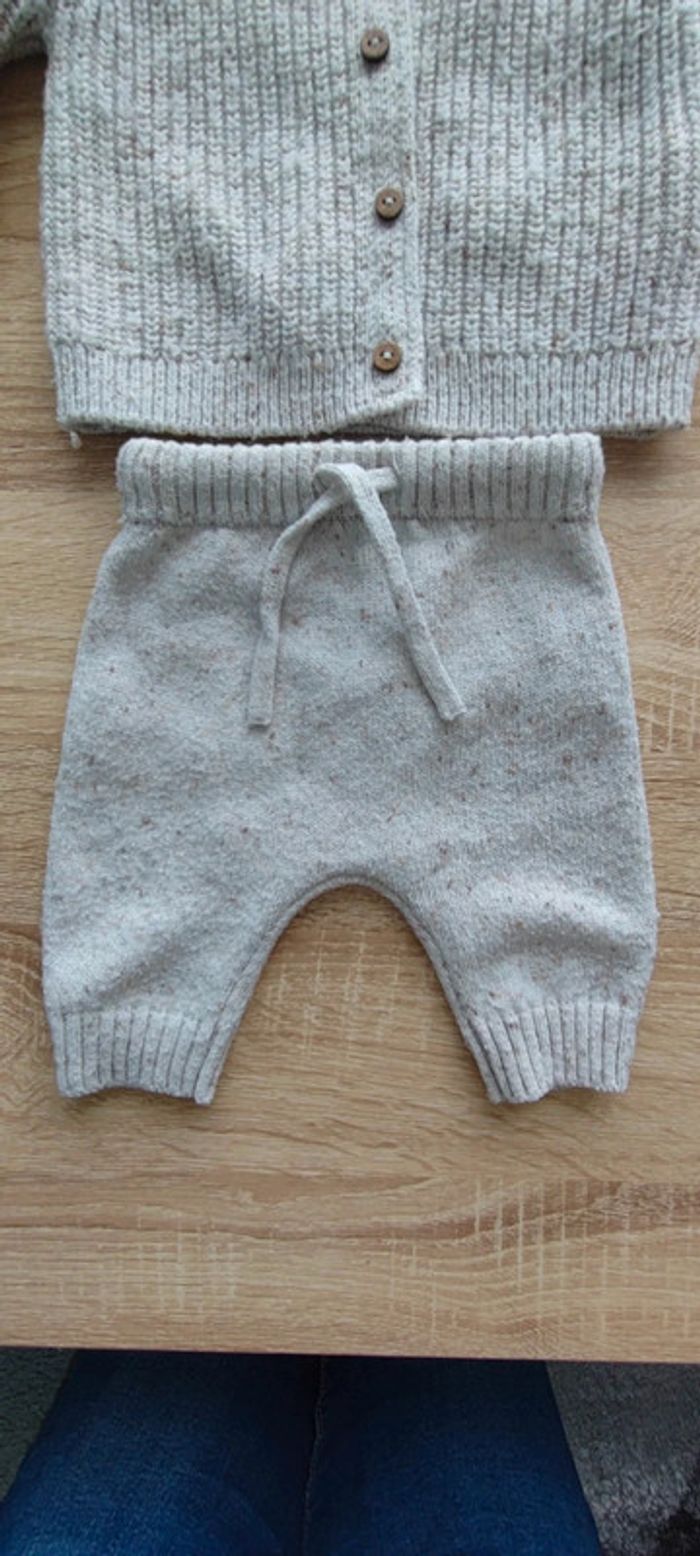 Ensemble beige 1M fille - photo numéro 3