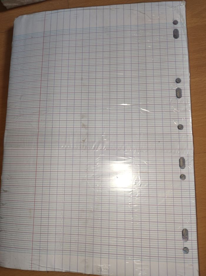 Lot Classeur, feuilles et pochette perforées neuf - photo numéro 3