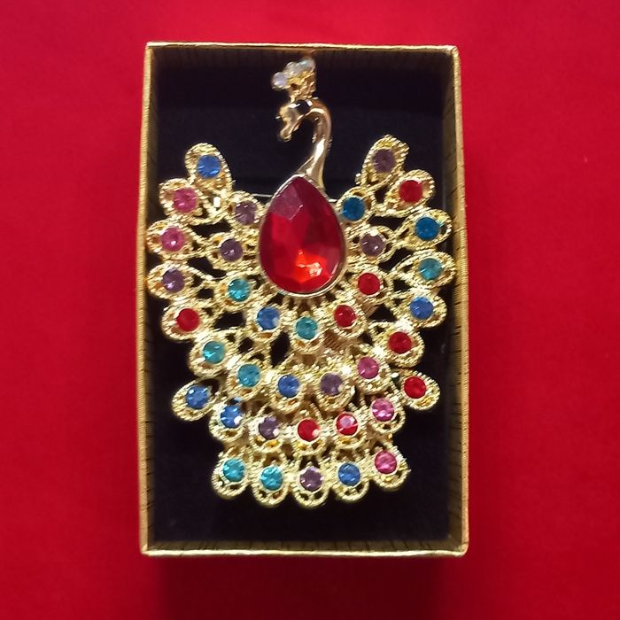 Broche paon en métal doré et strass - photo numéro 4