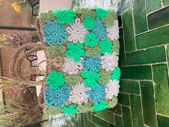 Panier fleurs brodées 