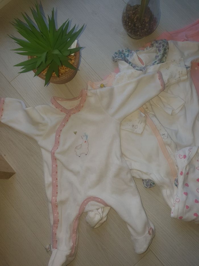 4 pyjamas fille et 1 body - photo numéro 2
