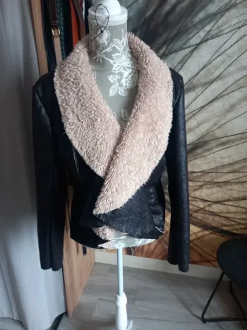 Veste ou gilet doublé moumoute