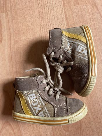 Belle paire de chaussures/bottines en cuir beige T. 20 garçon