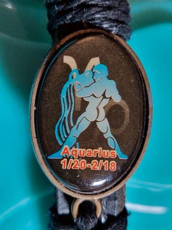 Bracelet reglable en cuir neuf