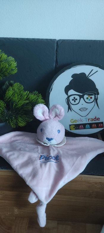 doudou lapin picot rose bleu blanc collerette noeud carré