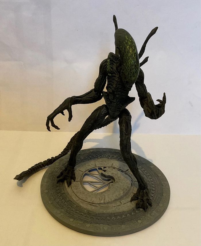 Figurine Grid Alien McFarlane AVP - photo numéro 3