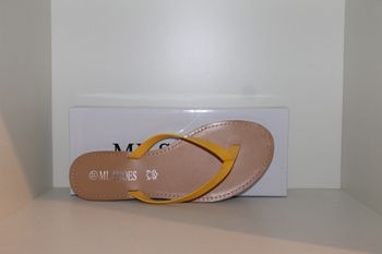 belle petites tongs lanières jaune 37