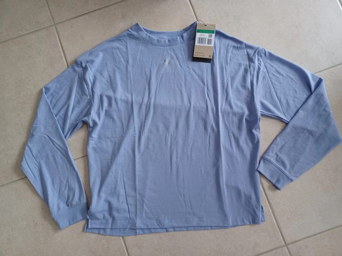 Tee-shirt épais manches longues de Yoga Nike neuf (prix ferme)