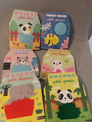 6 livres bébé avec volets en feutrine de la collection cache cache