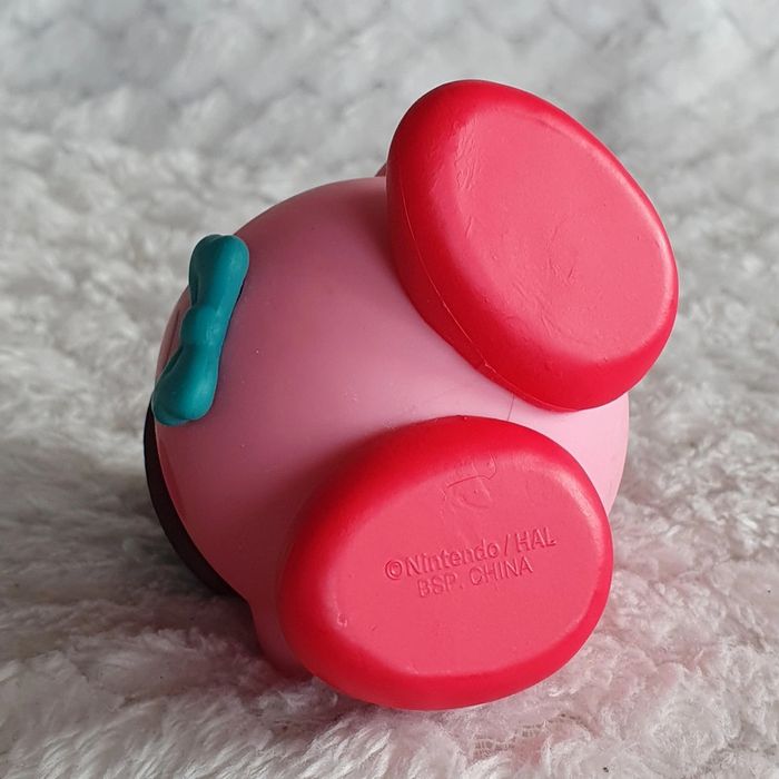 Figurine pleine Kirby chapeau et nœud papillon - photo numéro 3