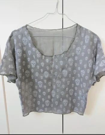 Crop top gris motif tête de mort taille S 36